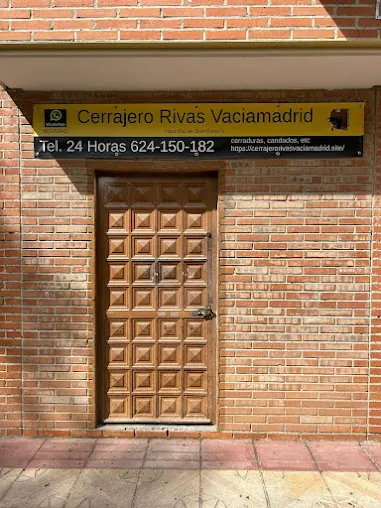 Entrada del taller de Cerrajeros Rivas Vaciamadrid